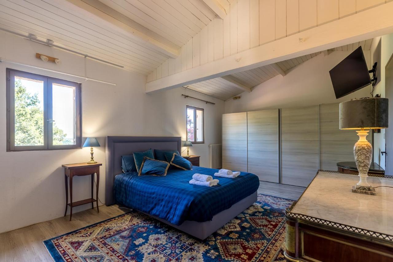 Vila Avec, Piscine, Tennis. Villa Rivaux Luaran gambar